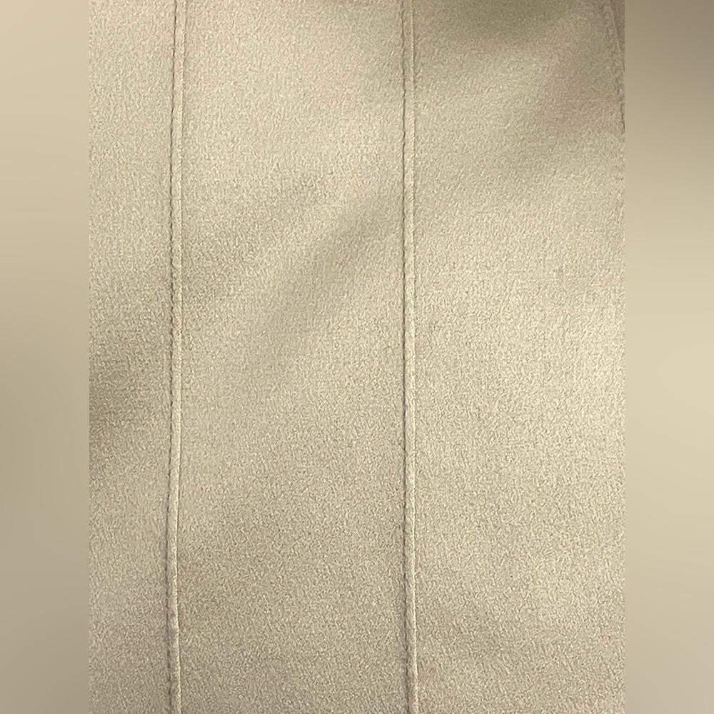 CHANEL Silk Cream Tuck Pleat Short Sleeve Top, Pearlescent Chanel buttons - Picture 6 of 10